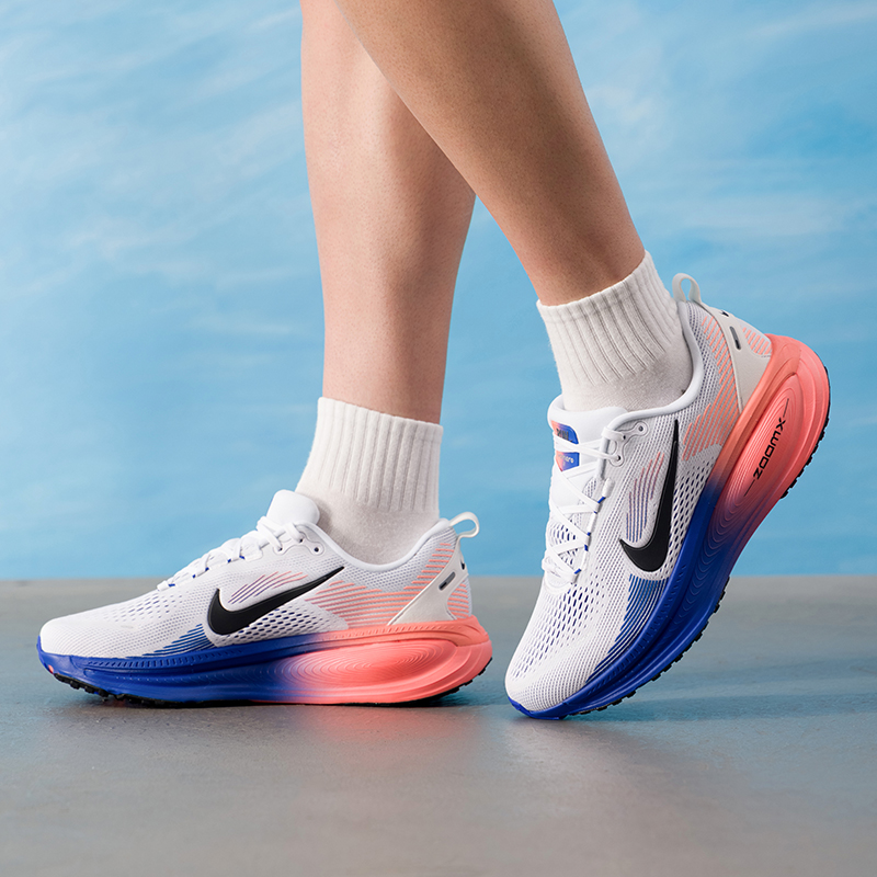 Lightweight Road Running Shoes - NIKE VOMERO 18 HM6803-114 Erkek Orijinal